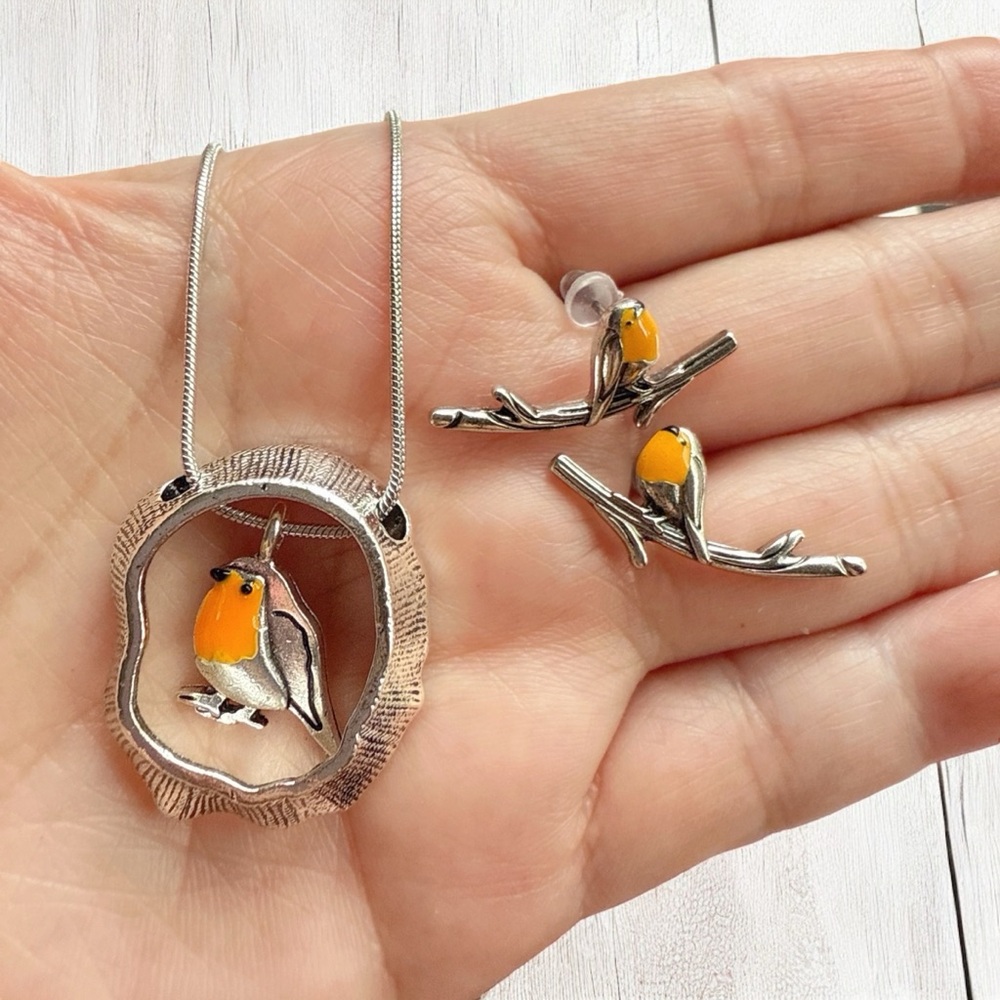 New! 1 Set of Silver Steel Bird Pendant Necklace and a Pair of Bird Earrings